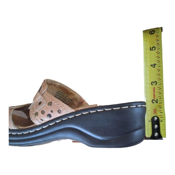 Clarks Lexi Laurel women’s 7M Tan Slide Comfort Sandal Studded Laser Cut Leather - Picture 15 of 15